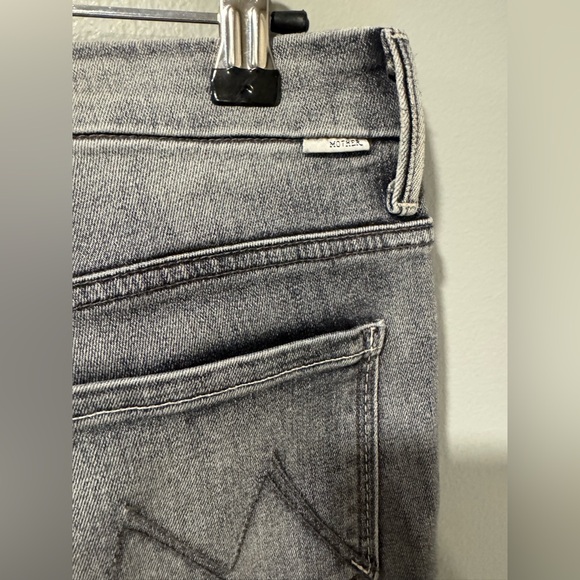 Mother Denim High Waisted Looker in Grey Wash Size 26 - Picture 4 of 7